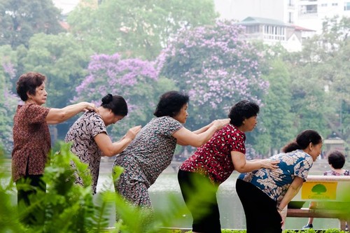 Photo exhibition featuring memories of Hanoi  - ảnh 11